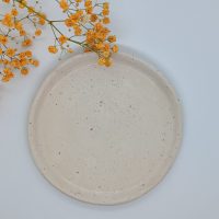 Small plate in white with speckles