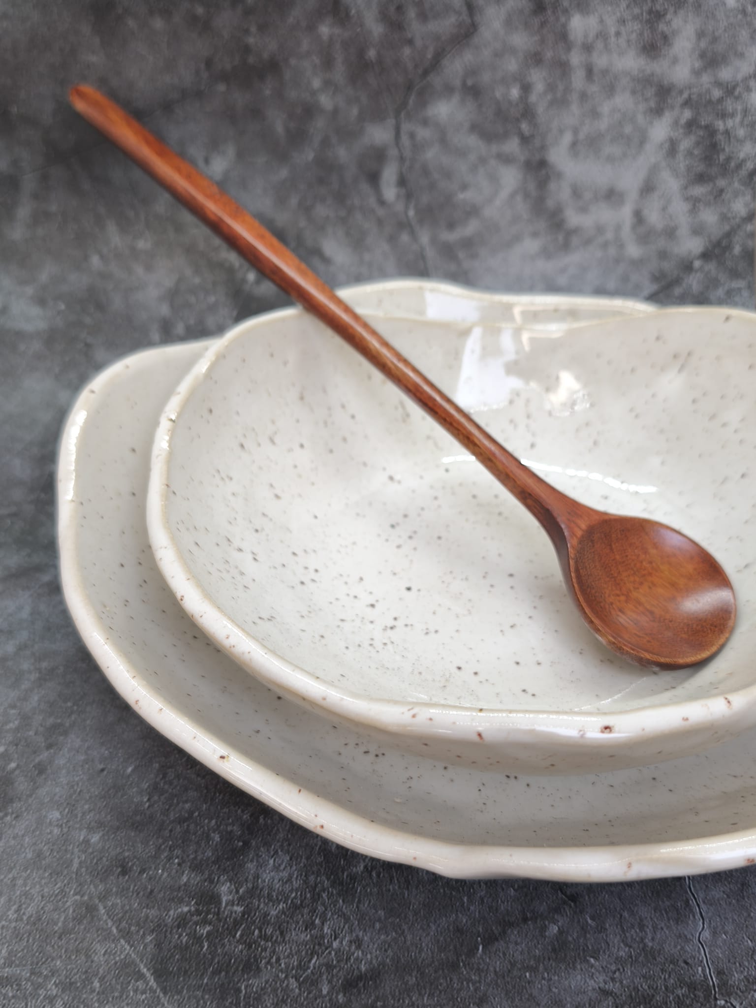 Set of 2 Handmade Stoneware Bowls – White Speckled Clay | 25 cm & 35 cm | Pasta & Serving Bowls - Image 3